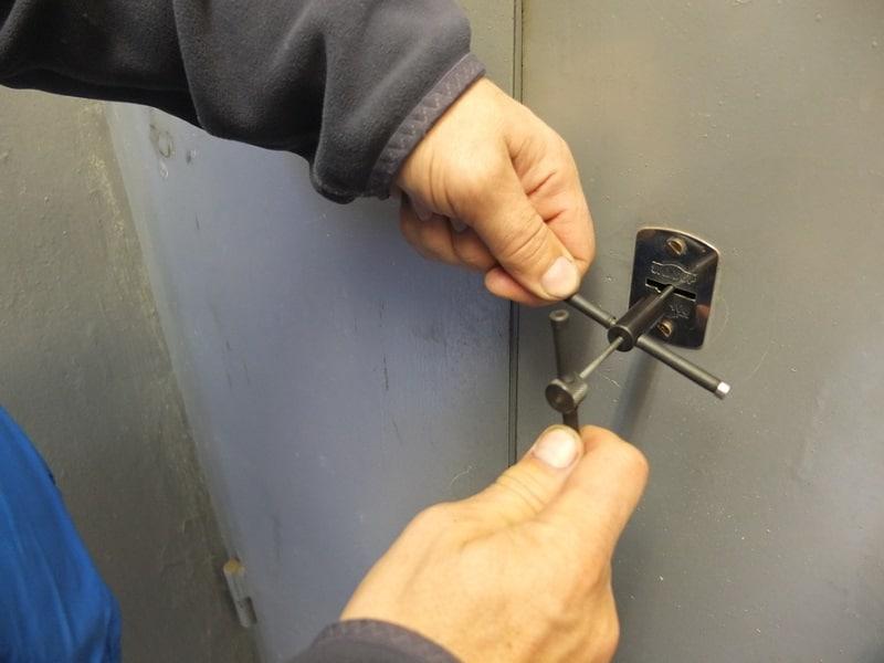 Срочное открытие замков гаража в Тавде